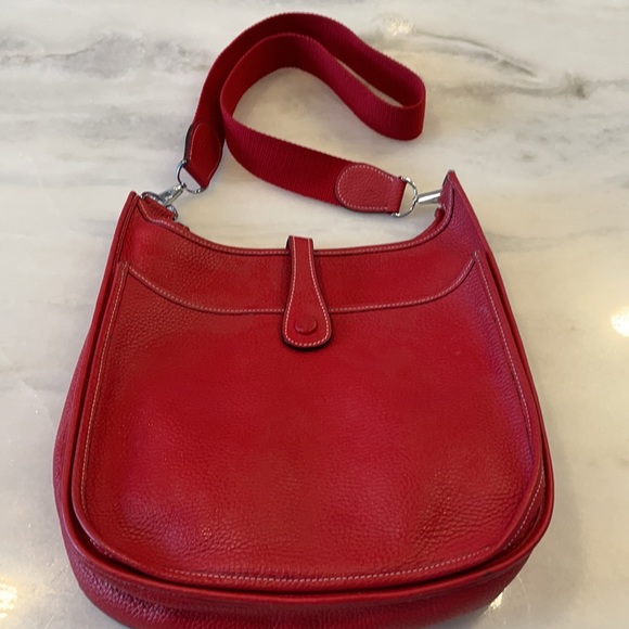 Messenger bag. Red pebbled genuine leather bag. - Picture 5 of 10